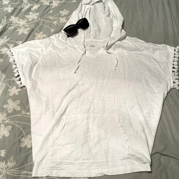 Pure white beach coverup - Picture 1 of 7